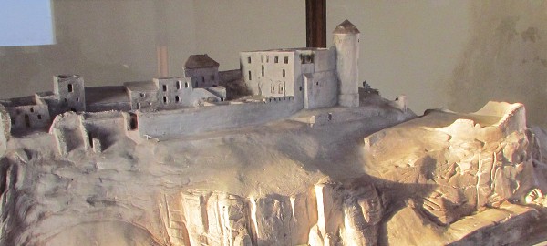 04  Model hradu