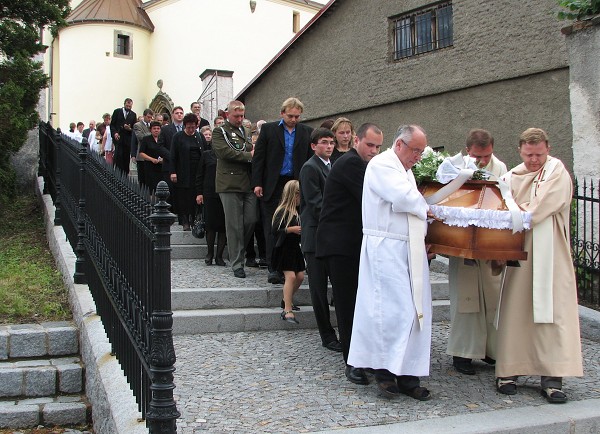 44  Na schodi�ti 