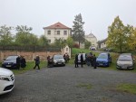 05  Před kostelem