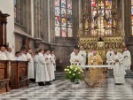 10  Okouření oltáře  