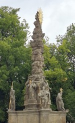 12  Sloup se sousoším Nejsvětější Trojice