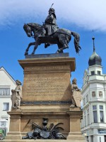 19  Pomník krále Jiřího