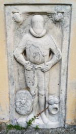 21  Náhrobek ve věži kostela