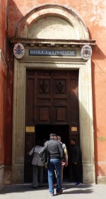 22  Vchod do baziliky