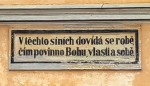 25  Nápis na škole