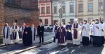 25  Biskupové a kněží