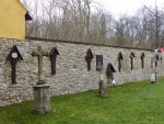 27  Německé náhrobky u kostela