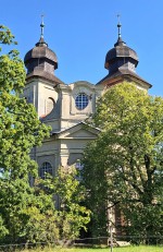 36  Portál kostela