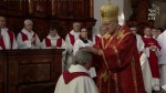 41  Vkládání rukou dalších biskupů