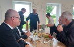 45  Obdarování jubilantem a hostitelem