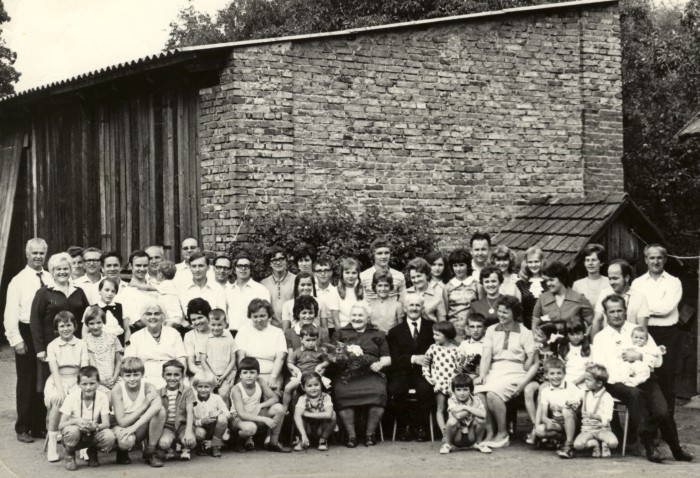 01  Zlatá svatba * 11. 08. 1973