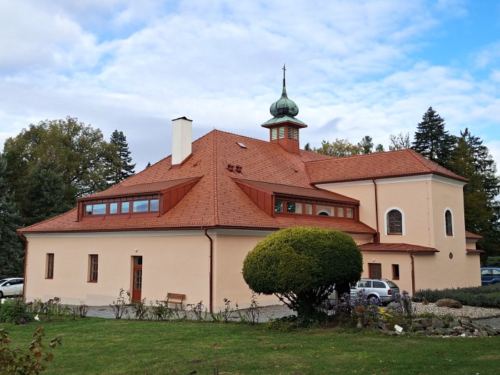 01  Klášter