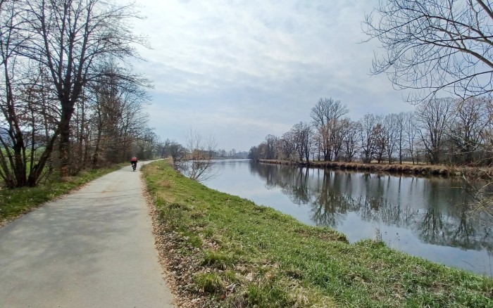 012  Břeh Labe