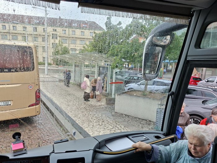 02  Nástup u nádraží