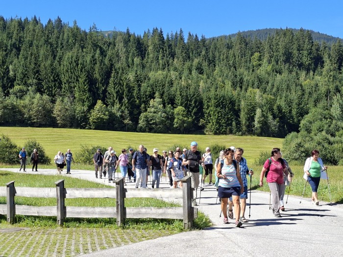 03  Cestou na mši svatou v 13:00 hod.