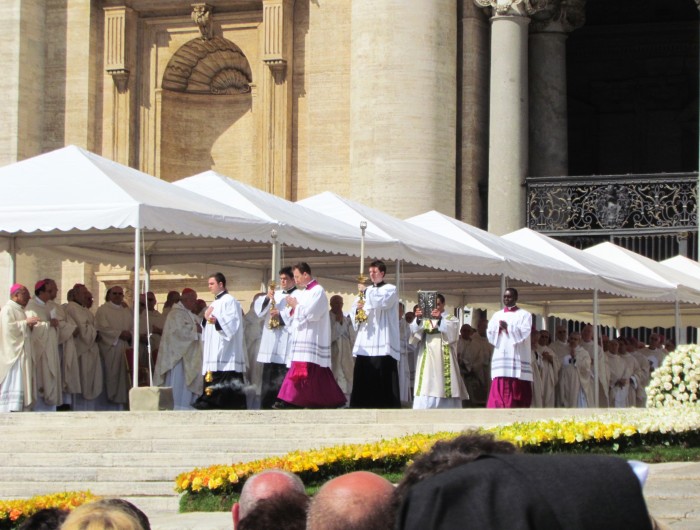 030  Průvod s evangeliářem