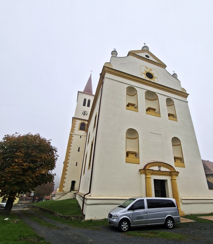 04  Kostel sv. Petra a Pavla