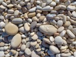 05  Kameny na pláži