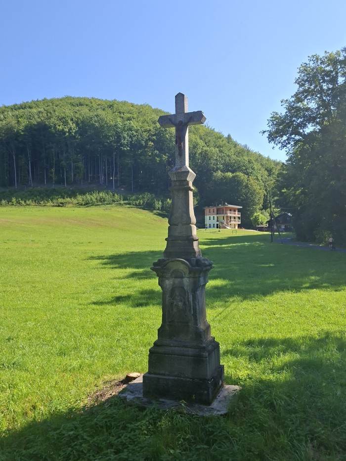 06  Kříž