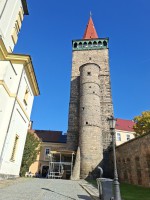 07  Valdická brána u kostela