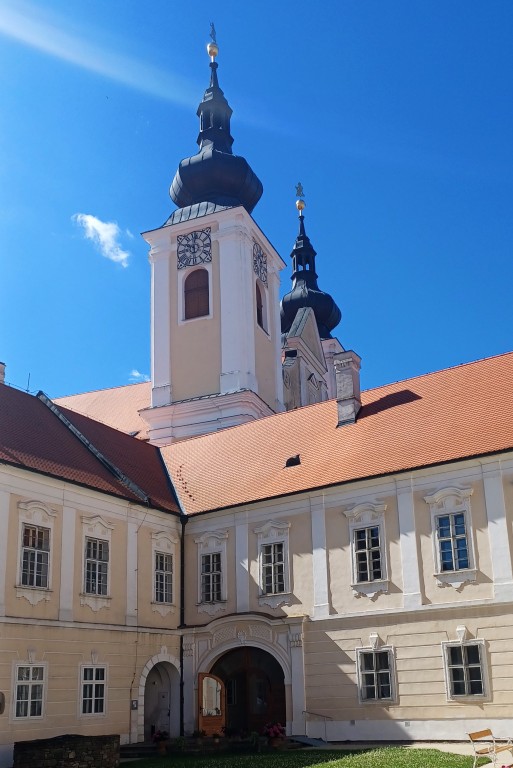 09  Věže kostela