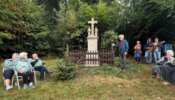 09  Slovo o historii místa a křížku