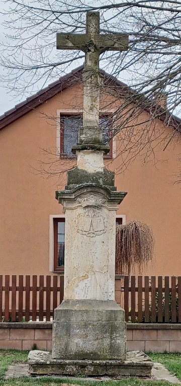 096  Kříž