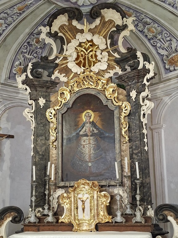 10  Oltář