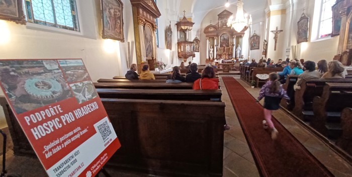 11  Během přednášky o historii kostela