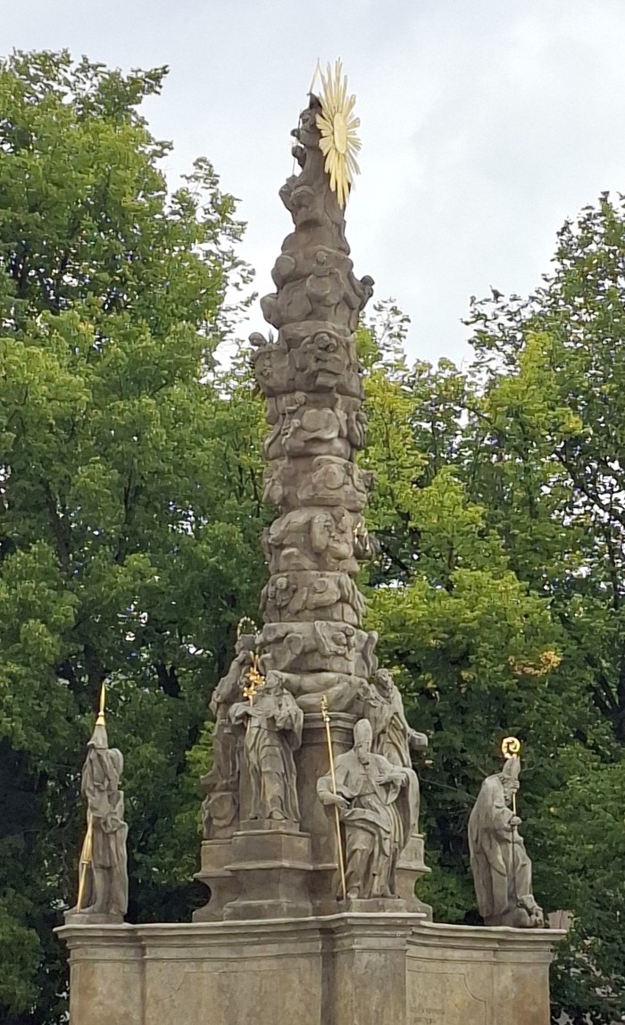 12  Sloup se sousoším Nejsvětější Trojice
