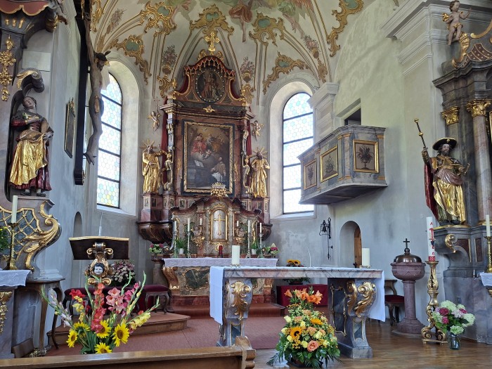12  Presbytář
