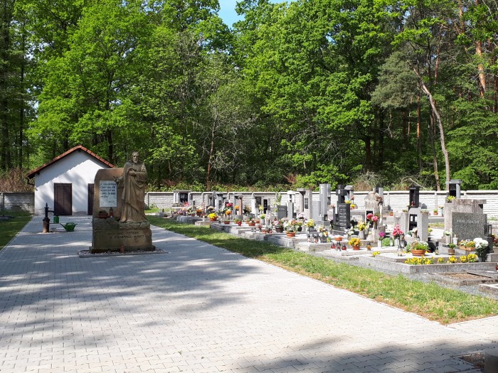 12  Lesní hřbitov