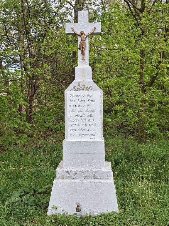 13  Kříž u cesty