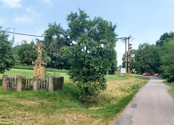 14  Kříž u cesty