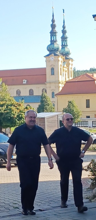 15  Společně