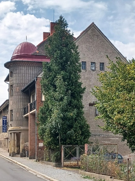16  Dům u cesty