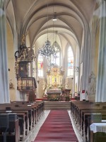 16  Interiér kostela