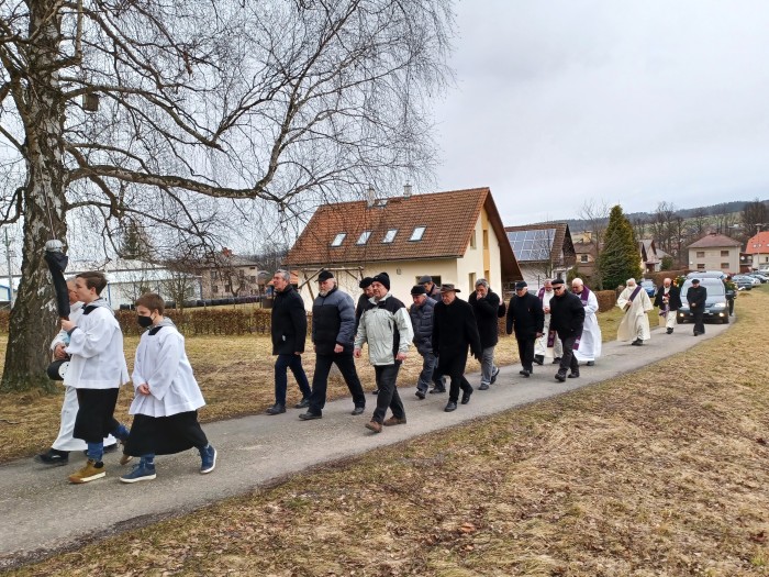 16  Během průvodu