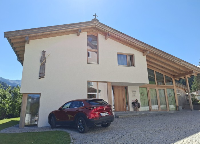 17  Fara naproti kostela