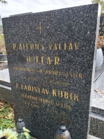17  Hrob kněží