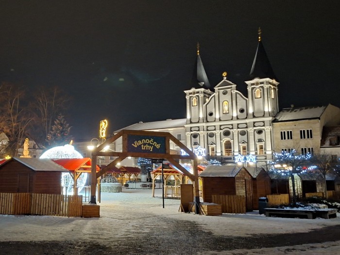 18  Pohled ke kostelu