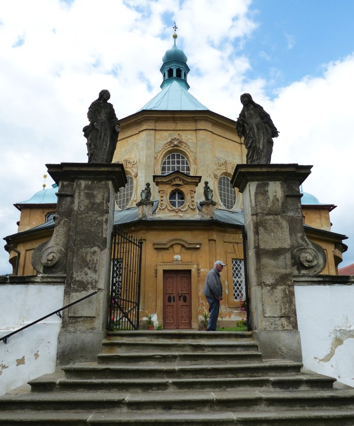 19  Schodiště ke kostelu