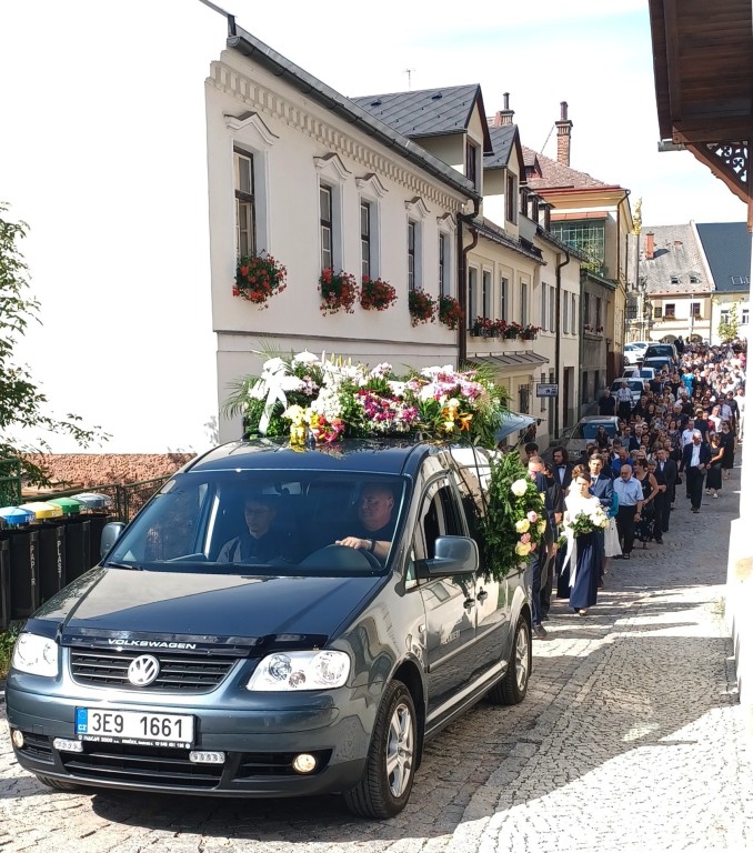 20  Během průvodu