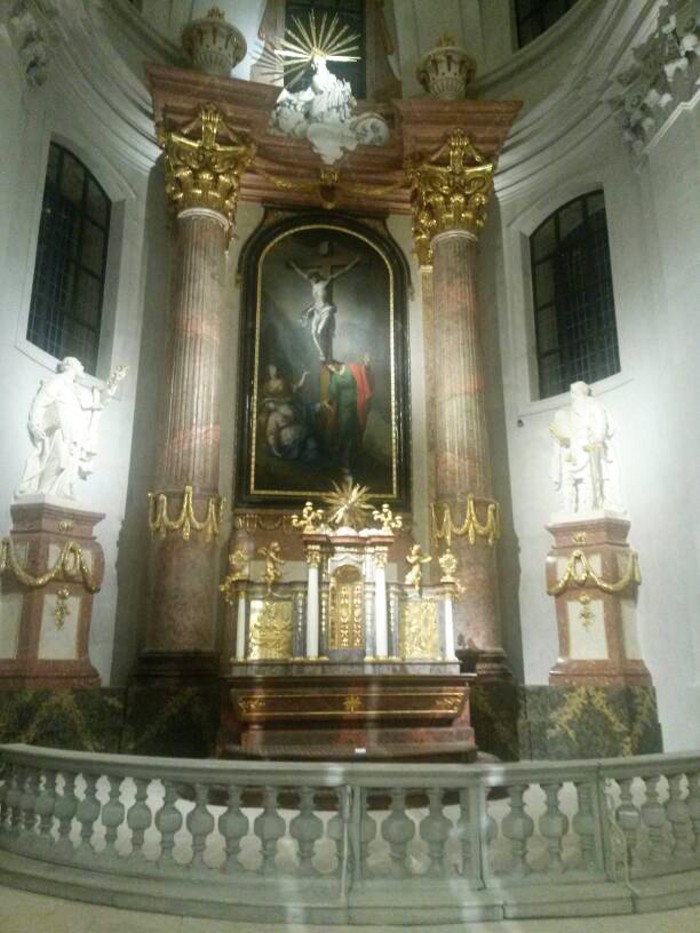 21  Hlavní oltář