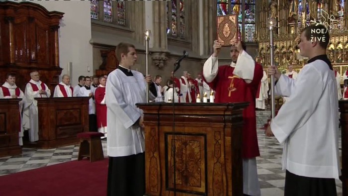 21  Zpěv před evangeliem