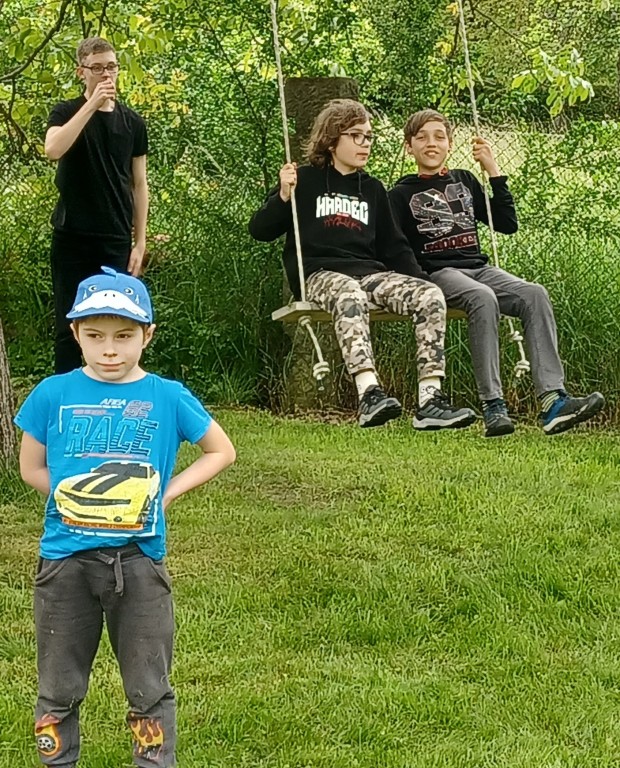 23  Na houpačce