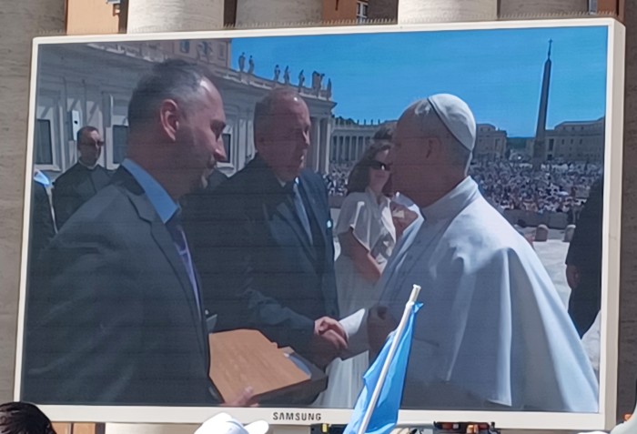 23  Předání darů ze Brno - František H.