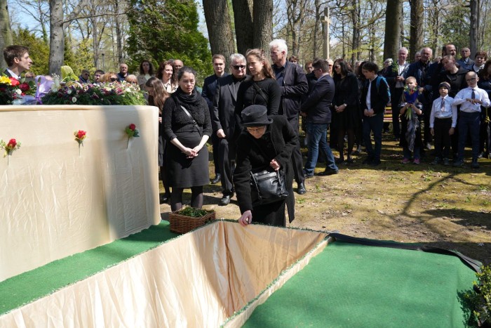 27  Loučení s maminkou