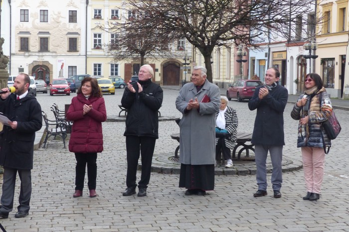 28  Potlesk účastníkům