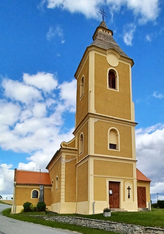 29  Chvalatice - kostel Nalezení sv. Kříže